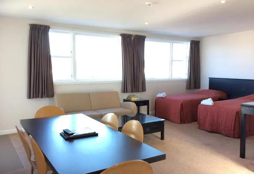 ペントハウススイート, Capital View Motor Inn