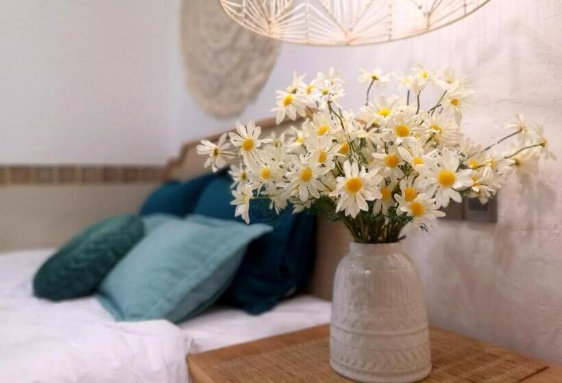 اتاق لوکس خانوادگی, Hue Crown Boutique Best