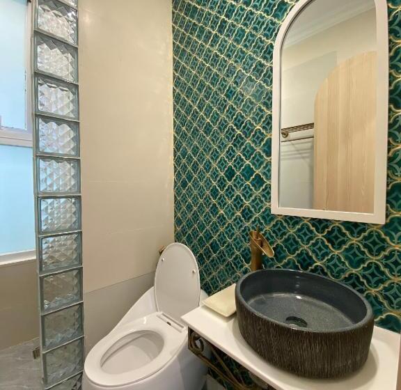 اتاق لوکس خانوادگی, Hue Crown Boutique Best