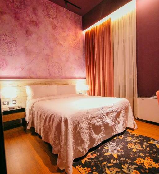 غرفة قياسية ثلاثية, Cathedral Boutique