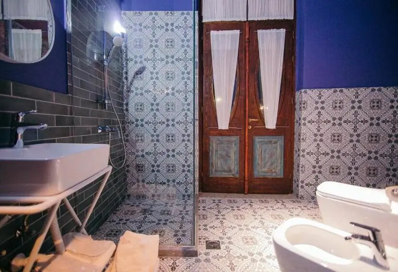 اتاق استاندارد سه نفره, Cathedral Boutique