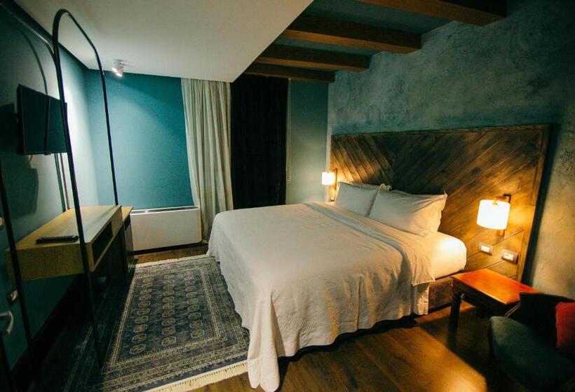 جناح عائلي, Cathedral Boutique