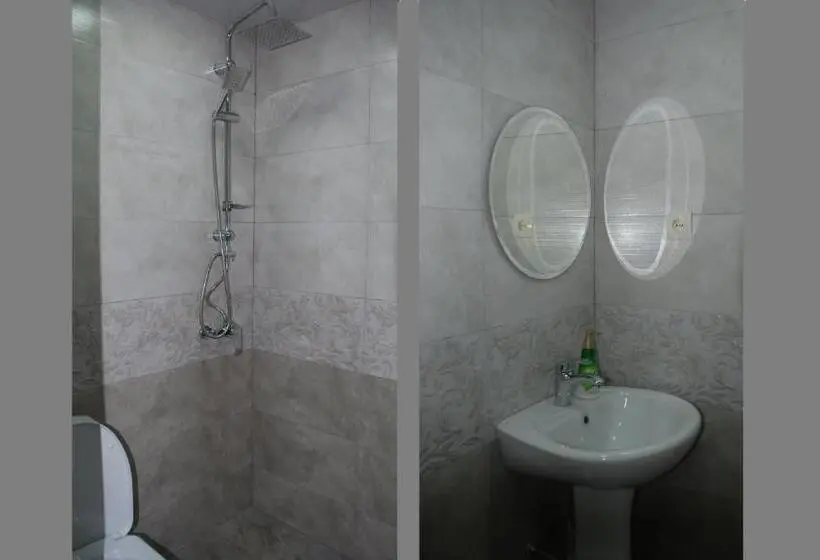 اتاق استاندارد سه نفره, Amarela