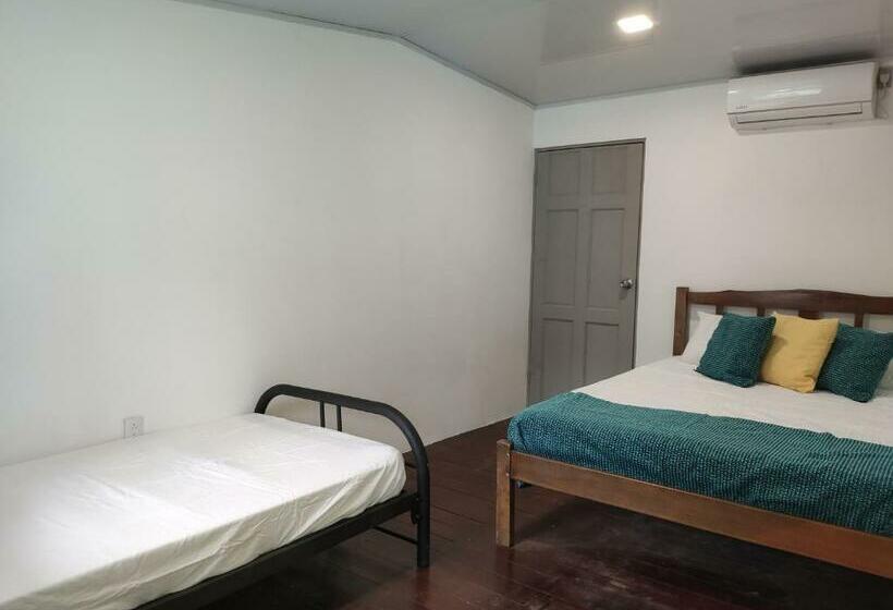 اتاق استاندارد سه نفره, Uvita Pirates Hostel