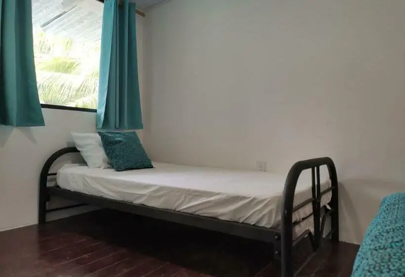 Standard Kolmen Hengen Huone, Uvita Pirates Hostel