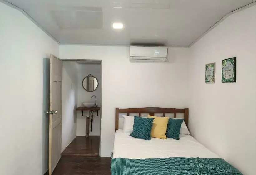 Standard Kolmen Hengen Huone, Uvita Pirates Hostel