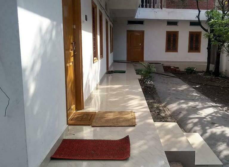 Standard Enkelrum, Manipur House