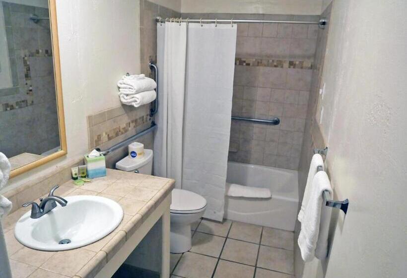 חדר סטנדרט עם מיטת קינג, Sugar Loaf Lodge