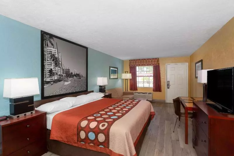 キングサイズベッドのスタンダードルーム, Super 8 By Wyndham Bradenton Sarasota Area