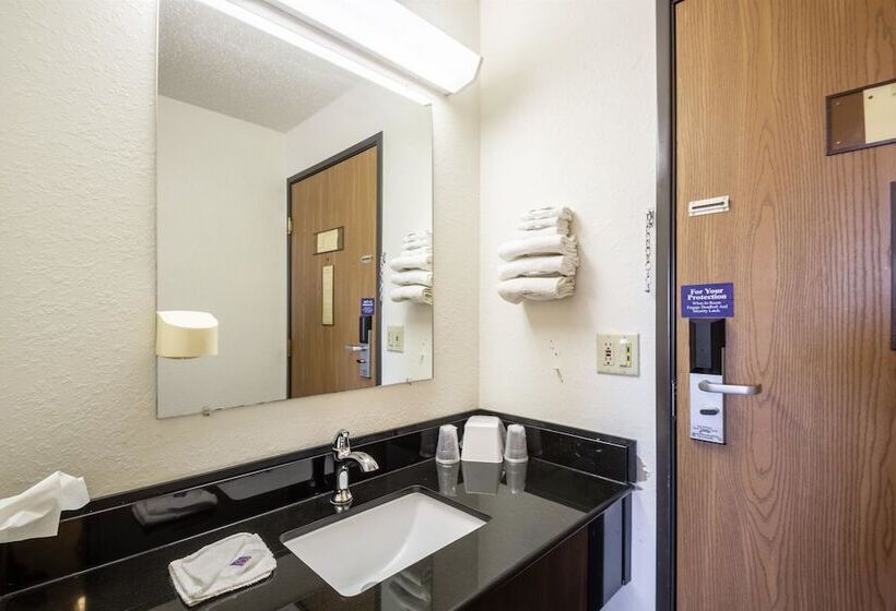 Номер Стандарт 2 Двуспальные Кровати, Motel 6 Saukville, Wi