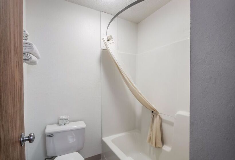 جناح, Motel 6 Saukville, Wi