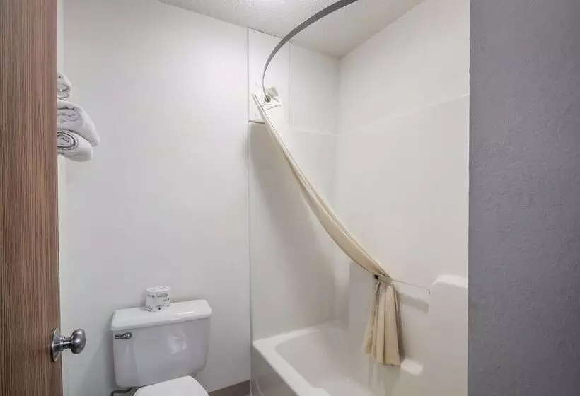 Sviitti, Motel 6 Saukville, Wi