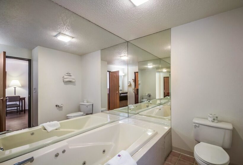 Люкс, Motel 6 Saukville, Wi