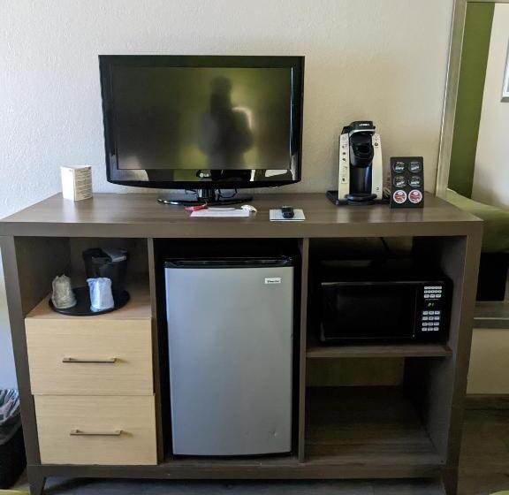 غرفة قياسية سرير كينج, Quality Inn & Suites