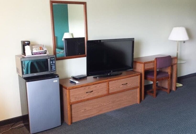 带2个双人床的标准工作室, Super 8 By Wyndham Carlislesouth