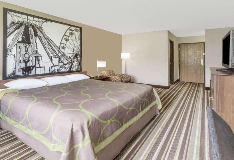 מיטת קינג בסוויטה, Super 8 By Wyndham Plymouth