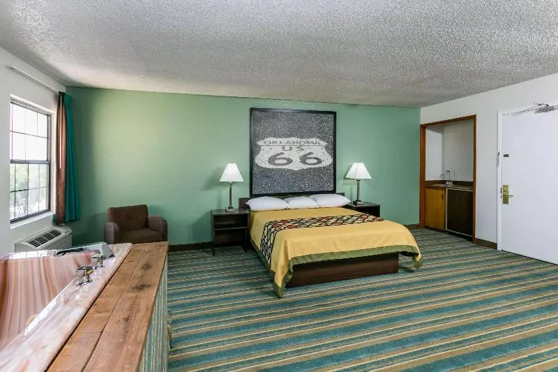 キングサイズベッドのスイートルーム, Super 8 By Wyndham Sapulpa/tulsa Area