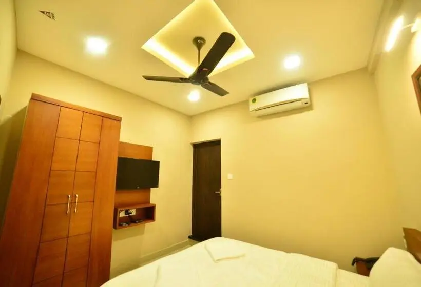 Deluxe Zimmer, Priya