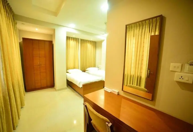 Deluxe Zimmer, Priya