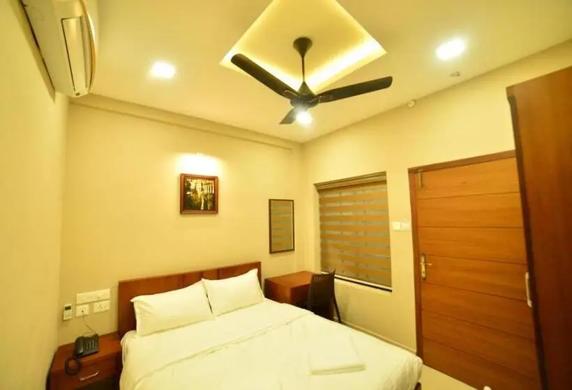 Deluxe Zimmer, Priya