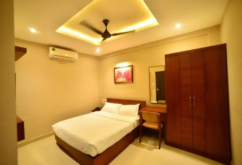 Deluxe Zimmer, Priya