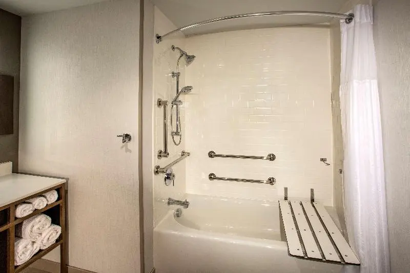 身障者適用キングサイズベッドルーム, Hilton Garden Inn Redmond Seattle