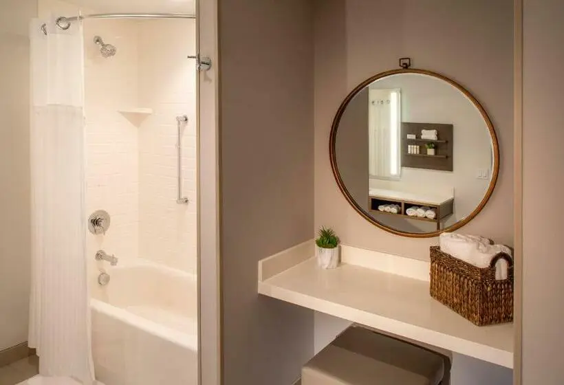 キングサイズベッドのジュニアスイート, Hilton Garden Inn Redmond Seattle