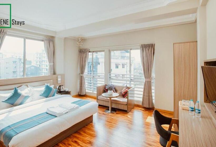 اتاق لوکس, Serene Stays