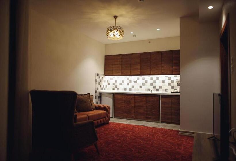 سوئیت با بالکن, Yaldiz Palace