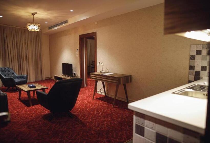 سوییت جونیور, Yaldiz Palace