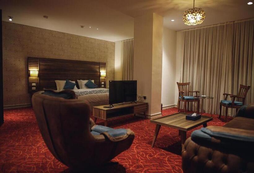 سوییت جونیور, Yaldiz Palace