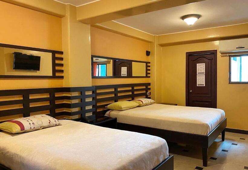 标准三人间, Hostal Montesa