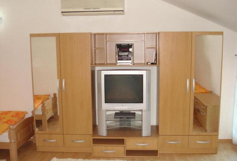 اتاق کلاسیک چهارنفره, Villa Vežić