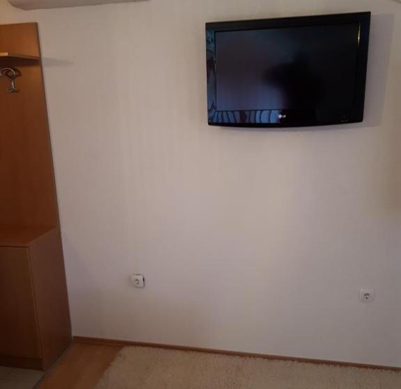 اتاق کلاسیک چهارنفره, Villa Vežić