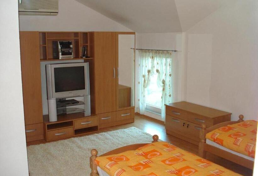 اتاق کلاسیک چهارنفره, Villa Vežić