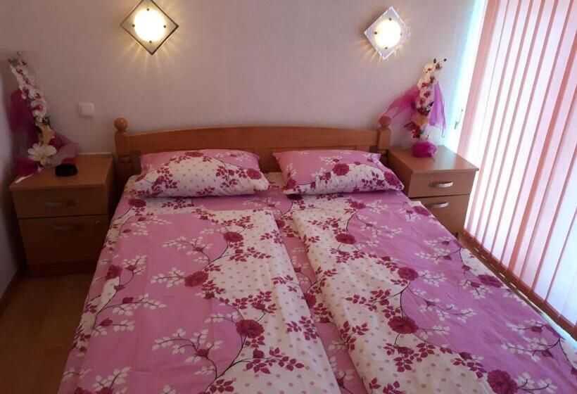 اتاق کلاسیک چهارنفره, Villa Vežić