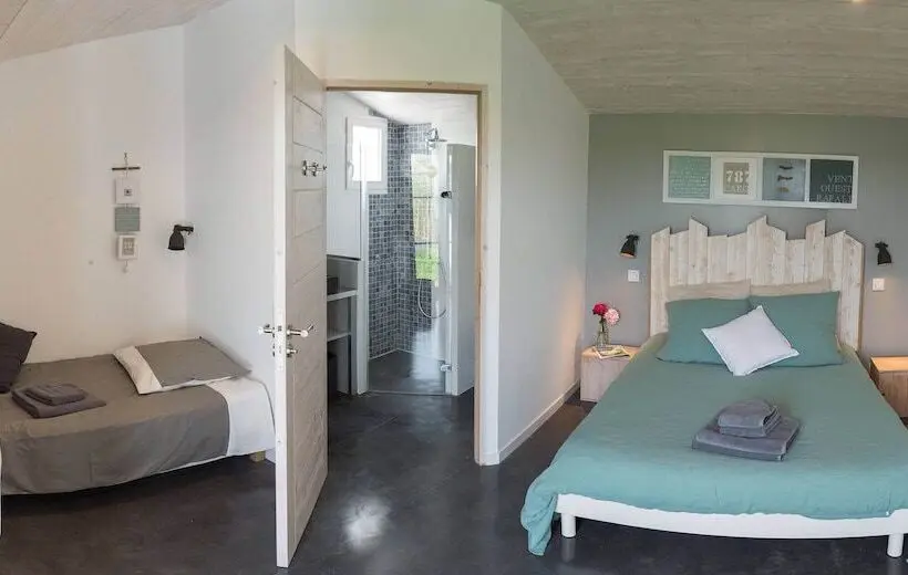 اتاق استاندارد سه نفره, Maison D Hôtes Les Petites Terres