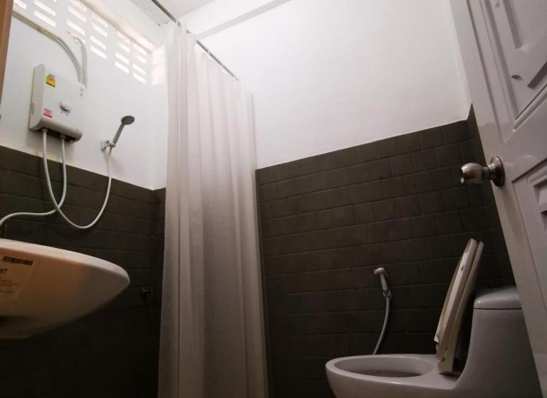 سرير فى غرفة مشتركه, D​ Luck​ Hostel