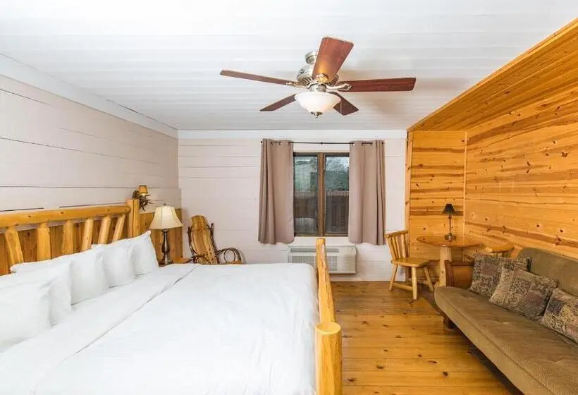 キングサイズベッドのスタンダードルーム, Drummond Island Resort & Conference Center