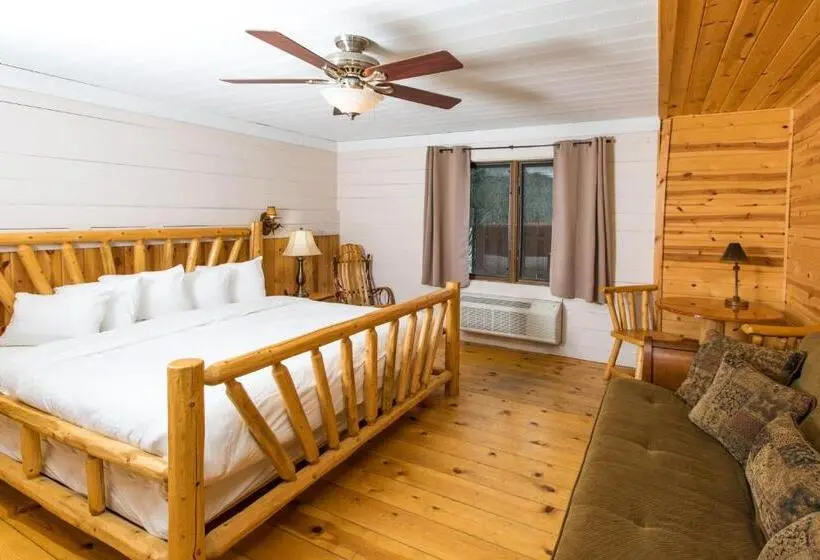 キングサイズベッドのスタンダードルーム, Drummond Island Resort & Conference Center