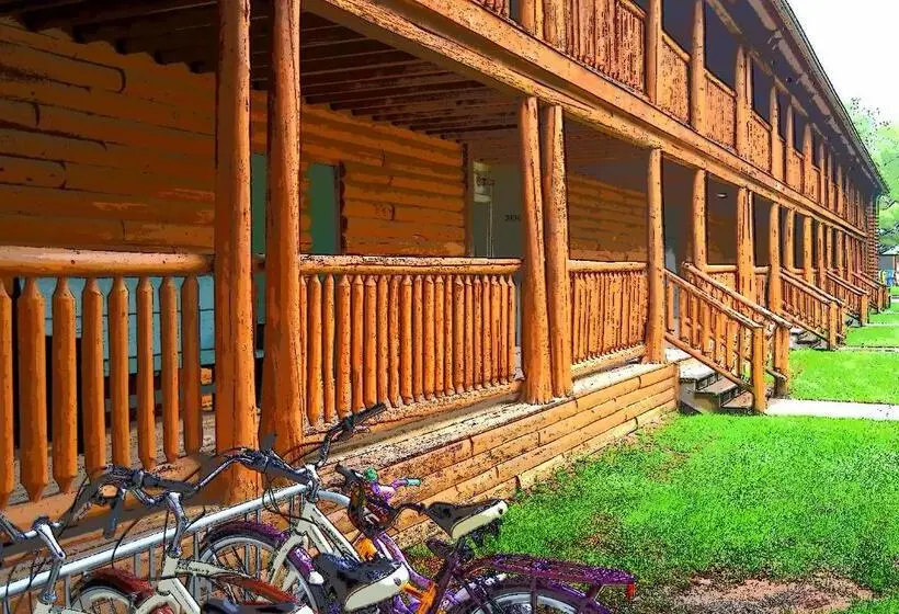 キングサイズベッドのスタンダードルーム, Drummond Island Resort & Conference Center