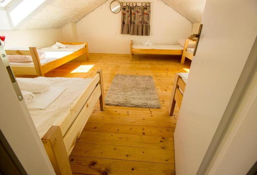 מיטה בחדר משותף, Hostel Omiš