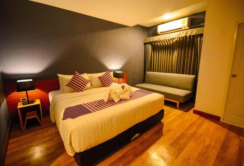Номер Deluxe, Comet Hotel Surat Thani
