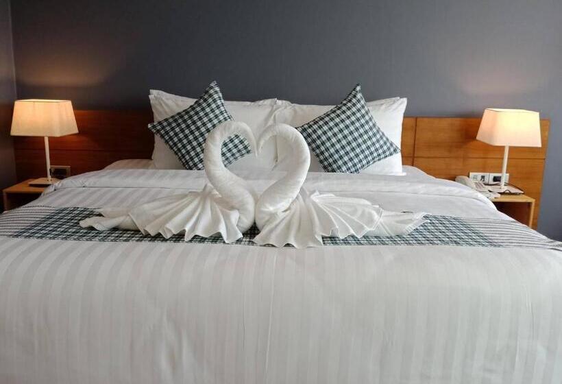 Полулюкс, Comet Hotel Surat Thani