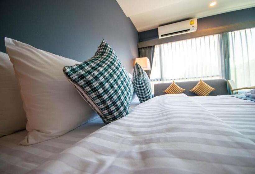 Полулюкс, Comet Hotel Surat Thani