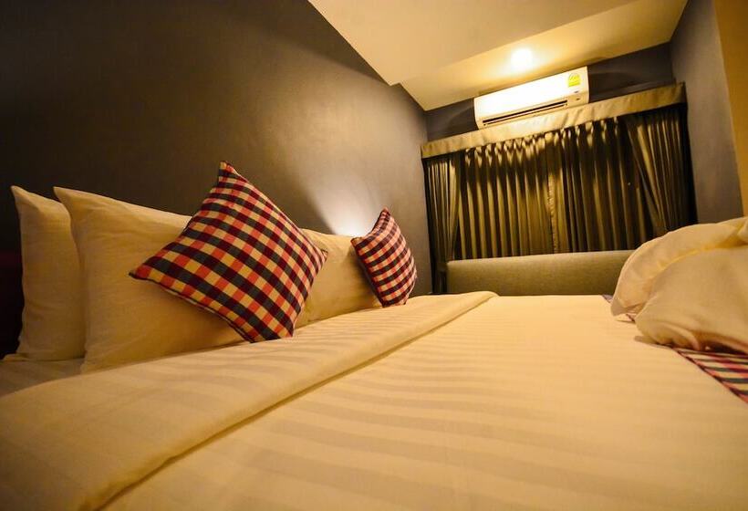 Номер Deluxe, Comet Hotel Surat Thani