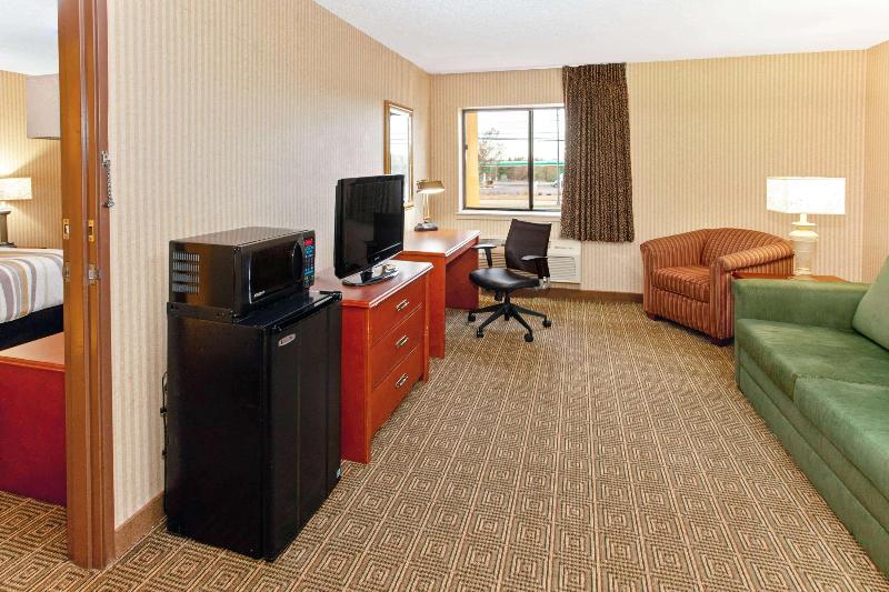 장애인을 위한 스위트, Holiday Inn & Suites Philadelphia W   Drexel Hill, An Ihg