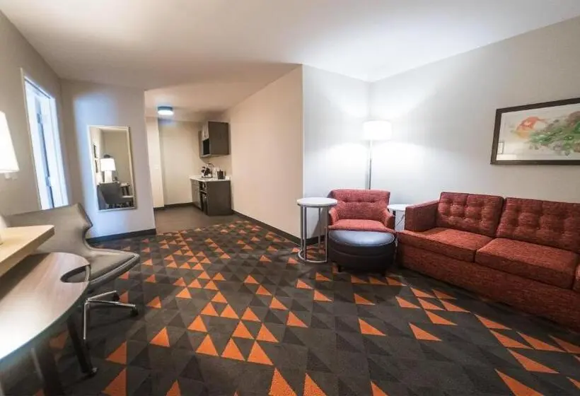キングサイズベッドのスイートルーム, Holiday Inn & Suites Philadelphia W   Drexel Hill, An Ihg