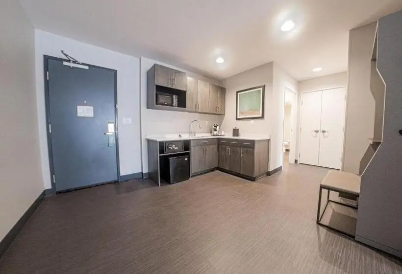 身障者適用スイートルーム, Holiday Inn & Suites Philadelphia W   Drexel Hill, An Ihg
