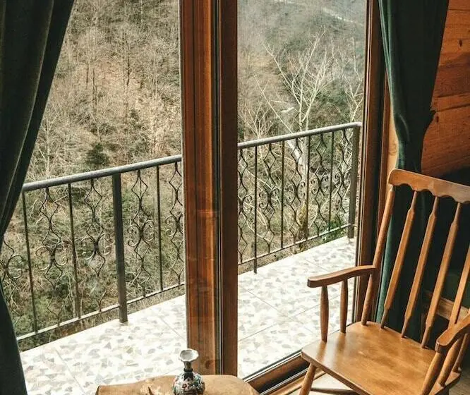 デラックスバンガロー, Bungalove Tatilkoyu